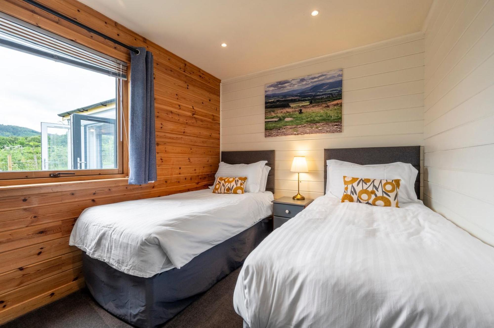 פיטלוצ'רי Kinnaird Woodland Lodges מראה חיצוני תמונה
