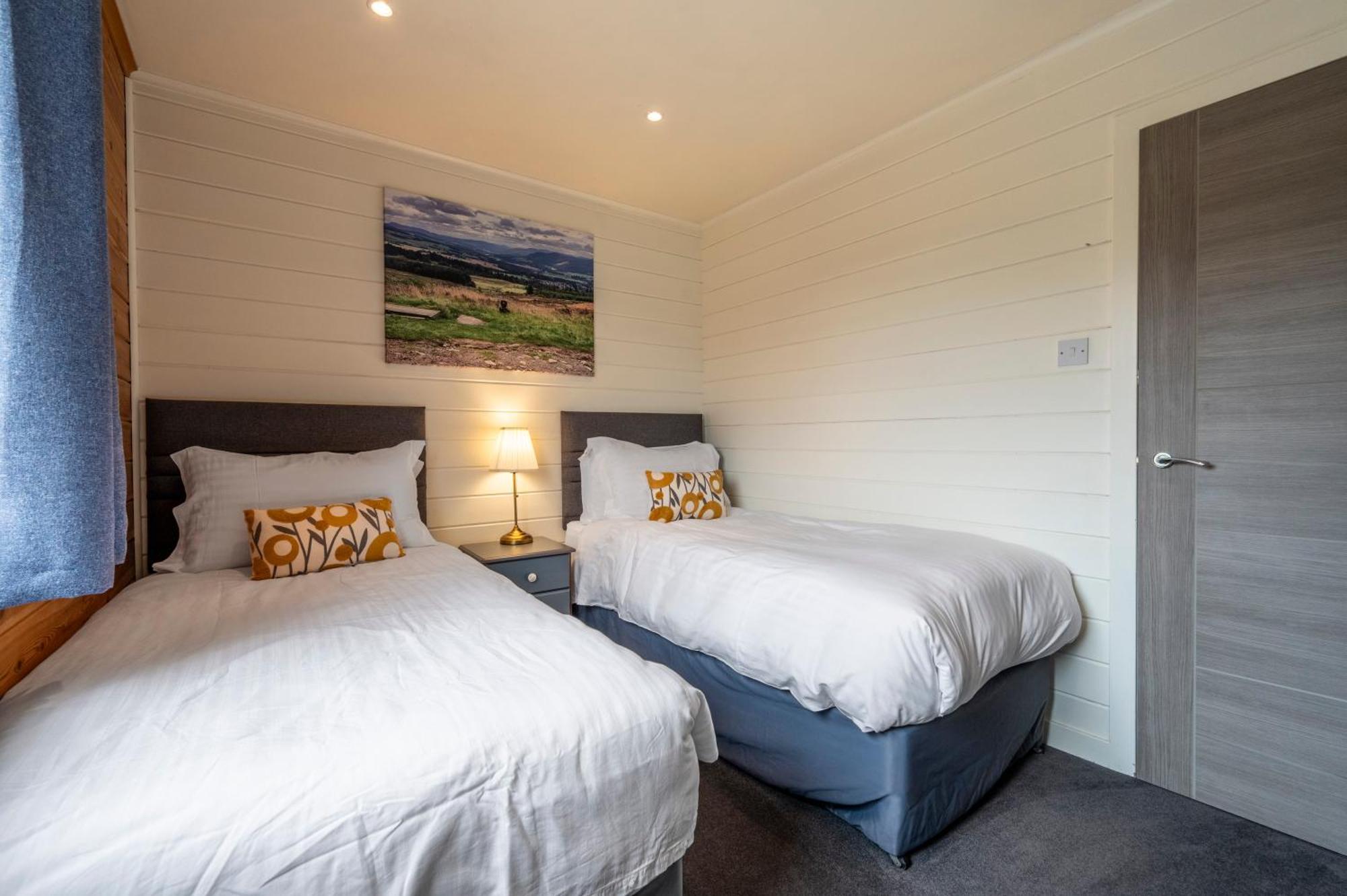 פיטלוצ'רי Kinnaird Woodland Lodges מראה חיצוני תמונה