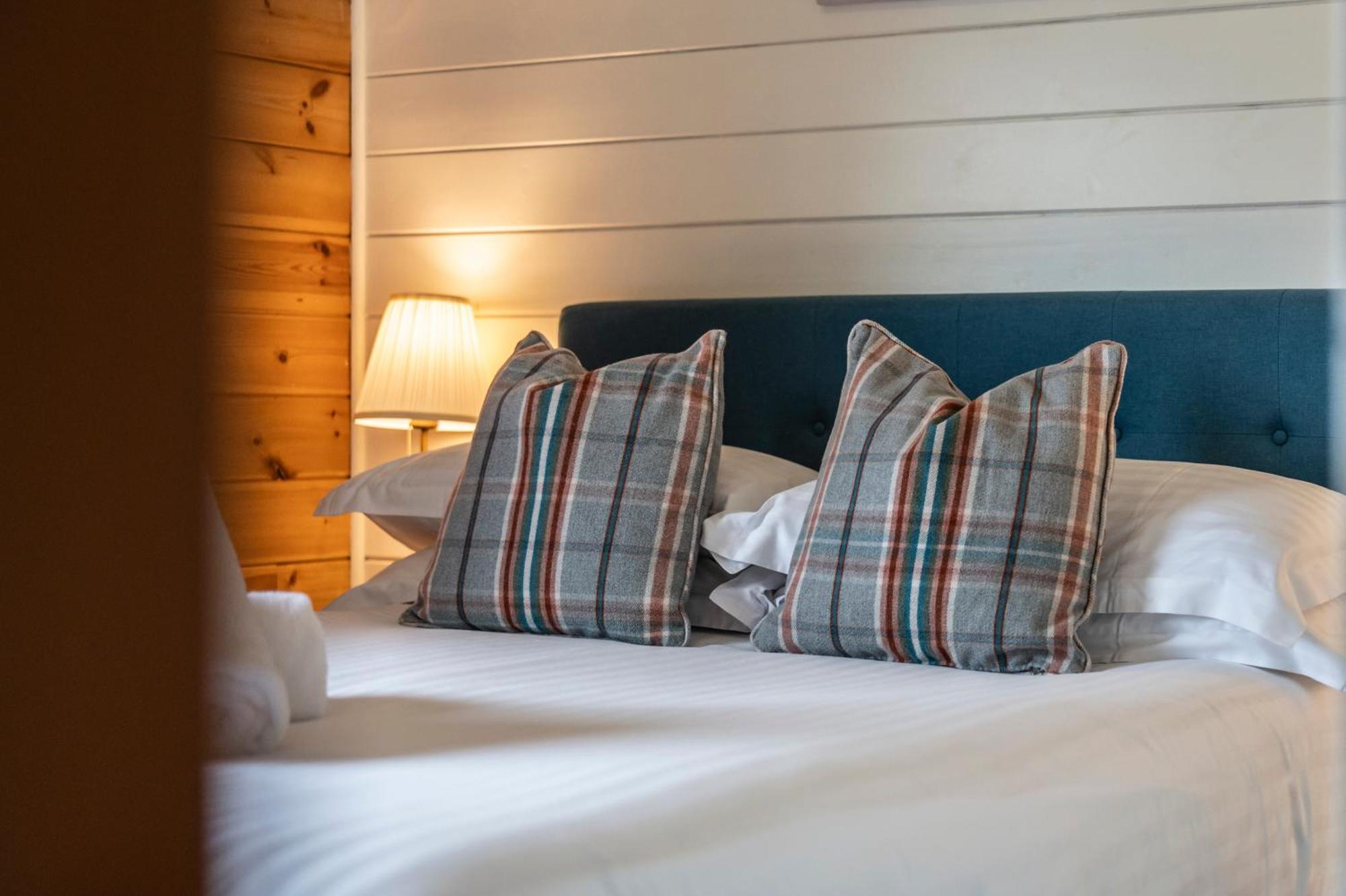 פיטלוצ'רי Kinnaird Woodland Lodges מראה חיצוני תמונה