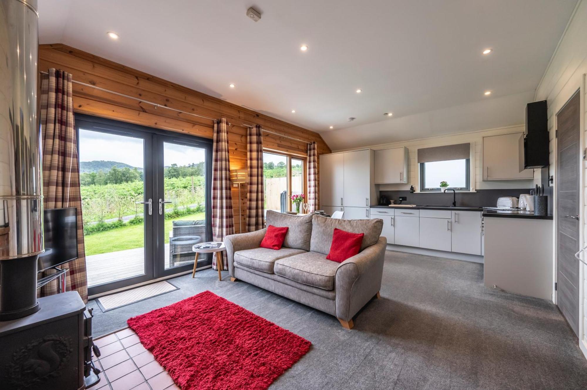 פיטלוצ'רי Kinnaird Woodland Lodges מראה חיצוני תמונה